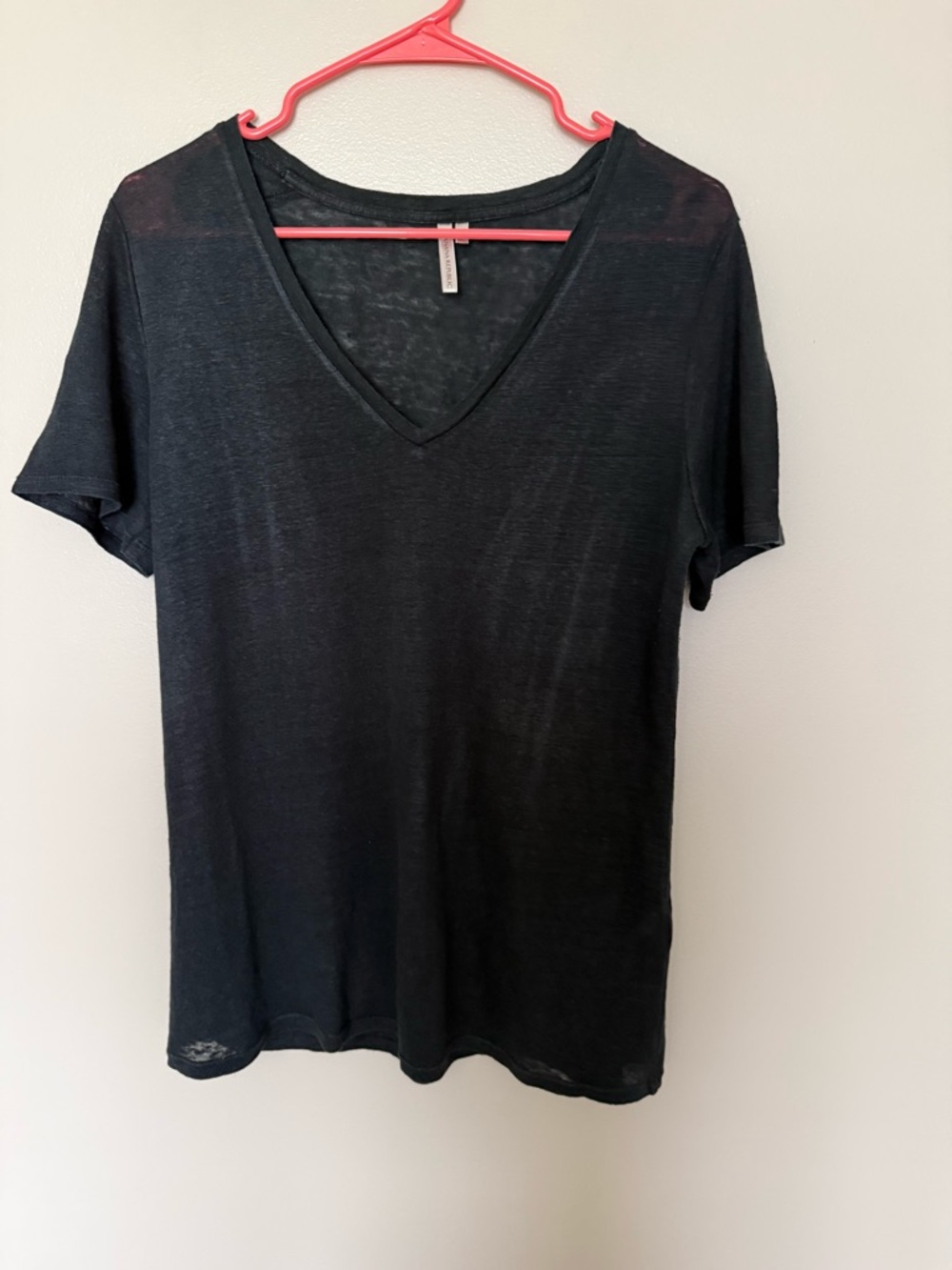 Classic Black V-Neck Linen Tee (M)